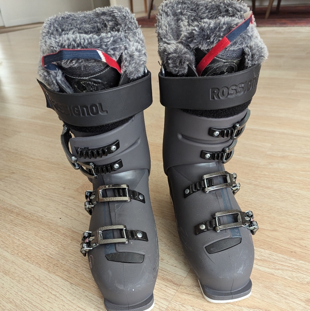 Women's Rossignol Ski Boots - Size 26.5